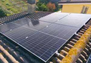 Impianto batteria di accumulo con inverter incorporato