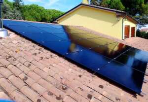 Impianto fotovoltaico 10,5 kW con batteria 10 kW Sigenergy total black