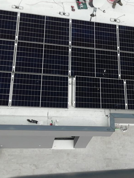 Impianto fotovoltaico su tetto piano con accumulo a Riccione